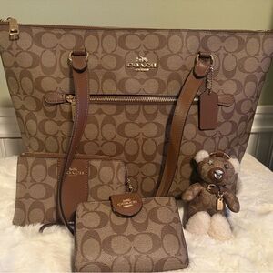 Coach Tan Signature Tote Bag Set